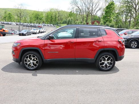 Used 2024 Jeep Compass Limited w/ Sun and Sound Group AWD/4WD image 4