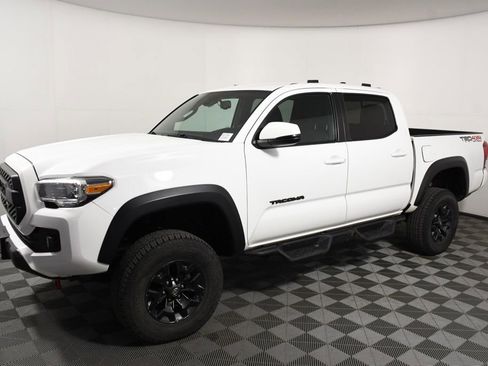 Used 2019 Toyota Tacoma TRD Off-Road AWD/4WD image 2