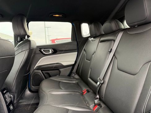 Used 2025 Jeep Compass Limited AWD/4WD image 8