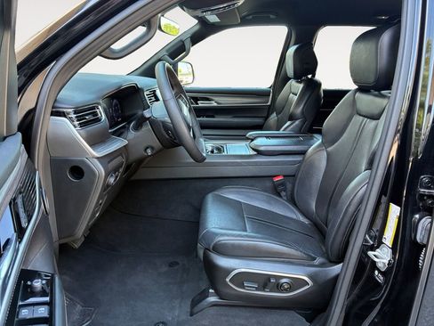 Used 2024 Jeep Wagoneer Series II w/ Flexible Seating Group AWD/4WD image 9