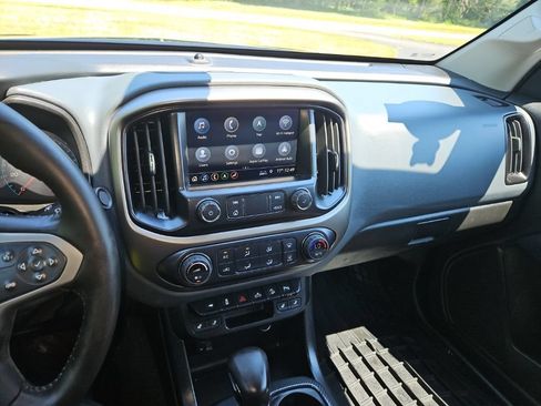 Used 2022 Chevrolet Colorado Z71 AWD/4WD image 18