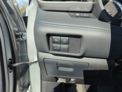 Used 2024 Toyota Highlander LE image 20