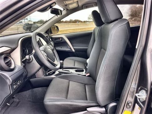 Used 2018 Toyota RAV4 LE image 11