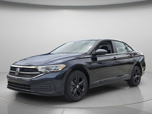 Used 2024 Volkswagen Jetta SE w/ Panoramic Sunroof Package FWD image 9
