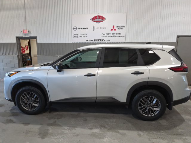 Used 2025 Nissan Rogue S AWD/4WD image 6