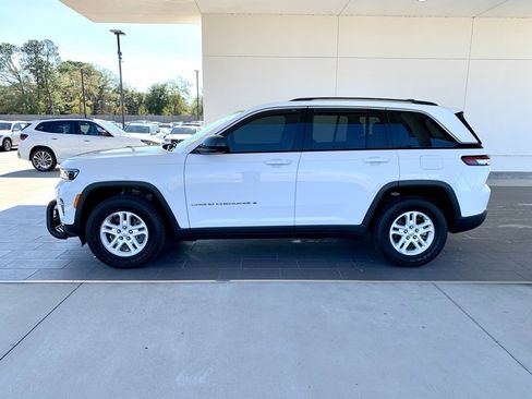 Used 2023 Jeep Grand Cherokee Laredo image 8