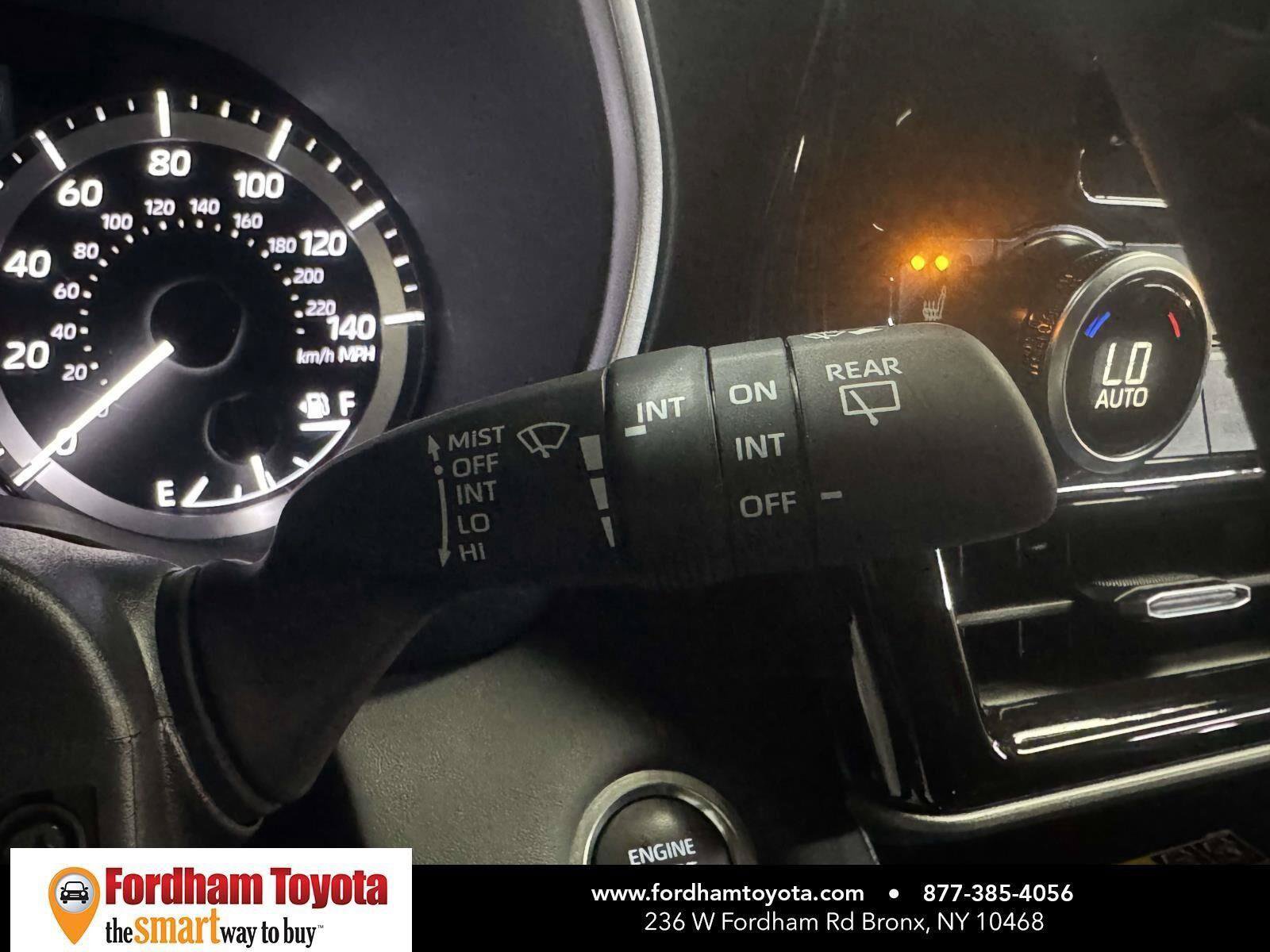 Used 2023 Toyota Highlander XLE AWD/4WD image 12