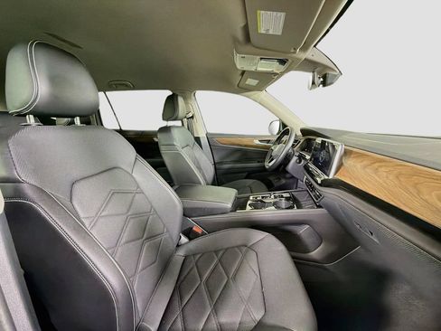 Used 2025 Volkswagen Atlas SE FWD image 30