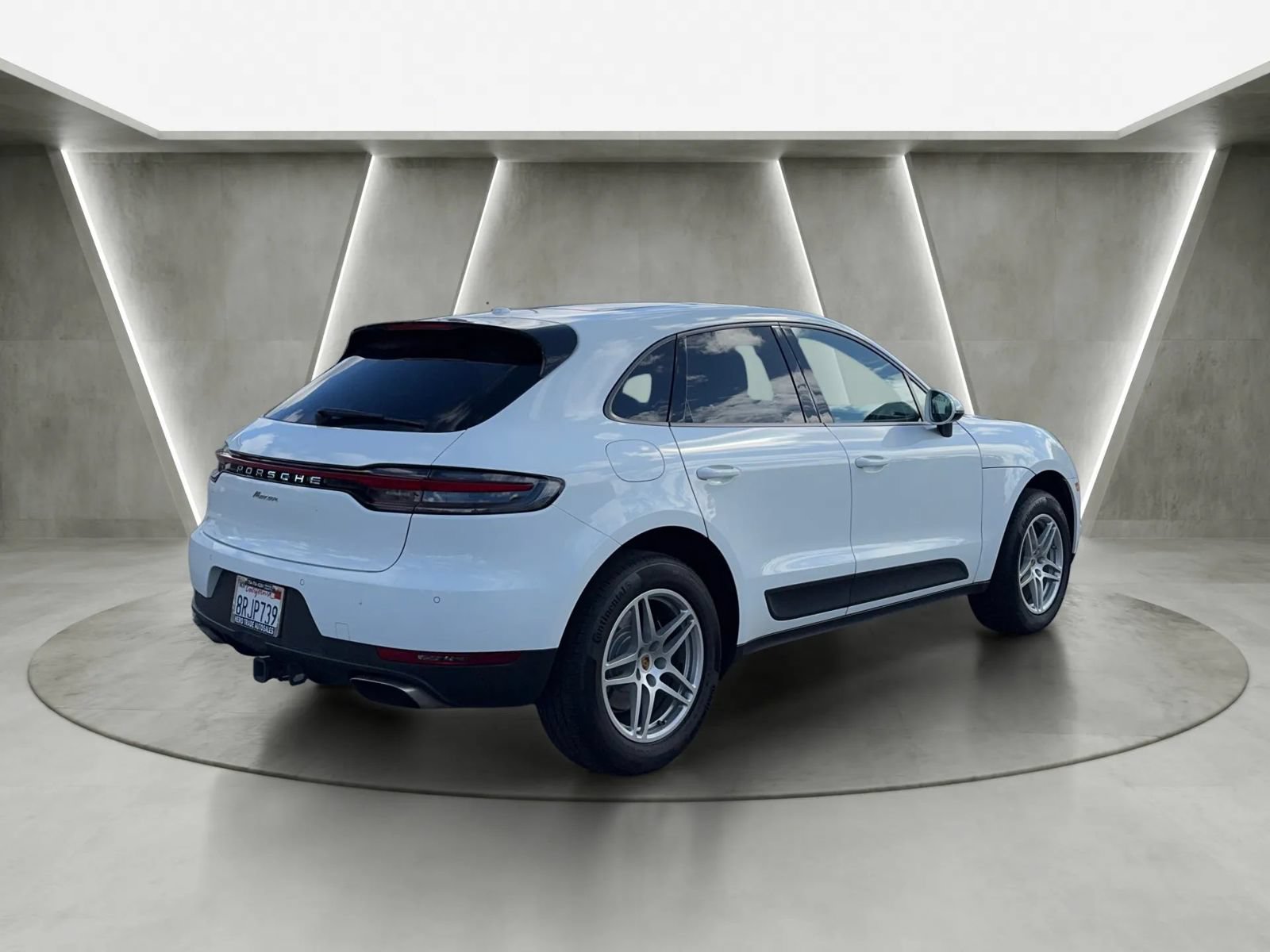 Used 2019 Porsche Macan AWD/4WD image 3