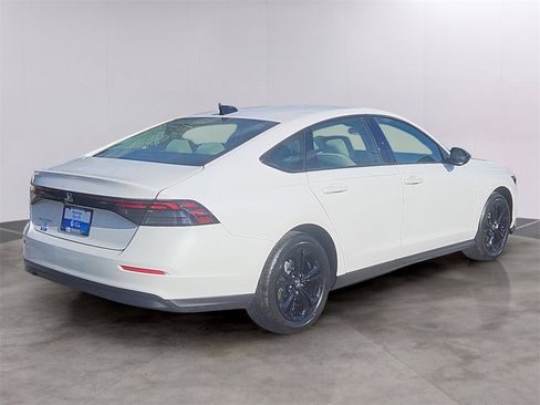 Used 2025 Honda Accord SE image 7