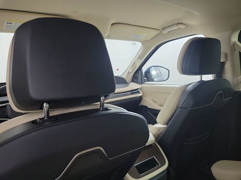 New 2027 Lincoln Navigator Premiere RWD image 15