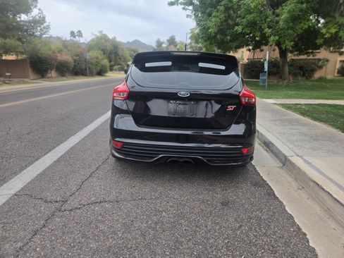 Used 2017 Ford Focus ST image 4