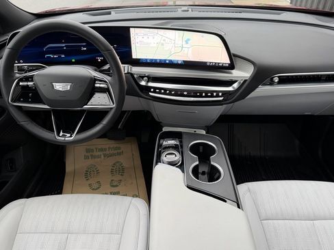 Used 2025 Cadillac Lyriq Luxury image 13