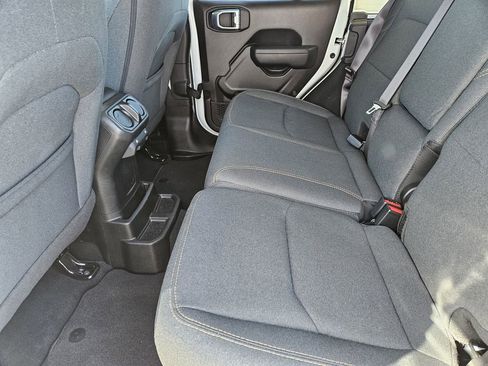 Used 2024 Jeep Wrangler Unlimited w/ Convenience Group image 19