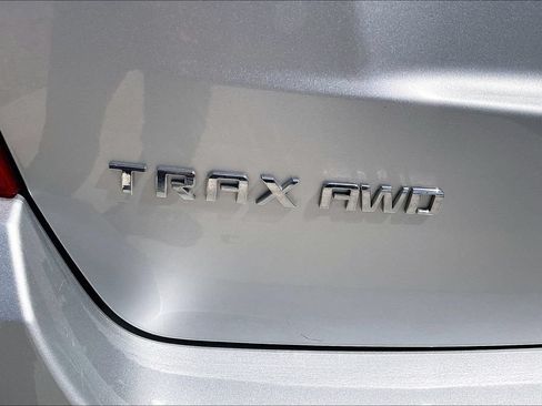 Used 2022 Chevrolet Trax LT w/ LT Convenience Package AWD/4WD image 8