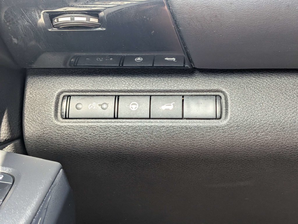 Used 2025 Nissan Pathfinder SV AWD/4WD image 24