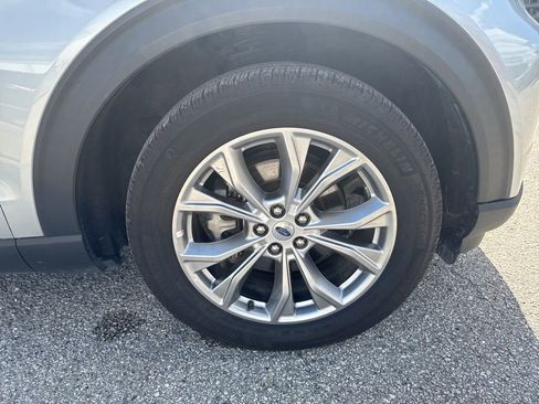 Used 2023 Ford Explorer Limited image 17
