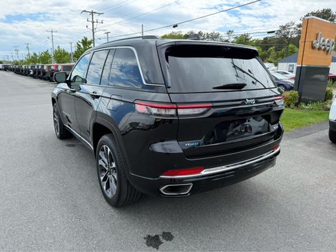 Used 2023 Jeep Grand Cherokee Overland w/ Luxury Tech Group IV AWD/4WD image 5