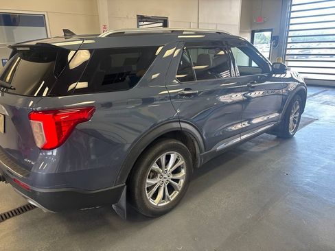 Used 2021 Ford Explorer Limited w/ Equipment Group 301A AWD/4WD image 8