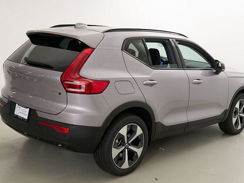 New 2026 Volvo XC40 B5 Plus w/ Climate Package AWD/4WD image 9