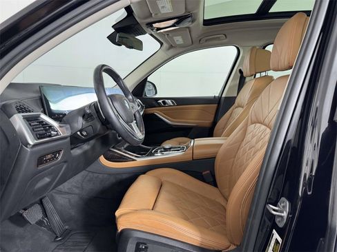Used 2023 BMW X7 xDrive40i w/ Parking Assistance Package image 4