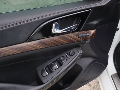 Used 2017 Nissan Maxima Platinum FWD image 14