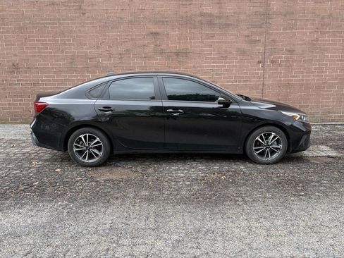 Used 2023 Kia Forte LXS w/ LXS Technology Package image 6