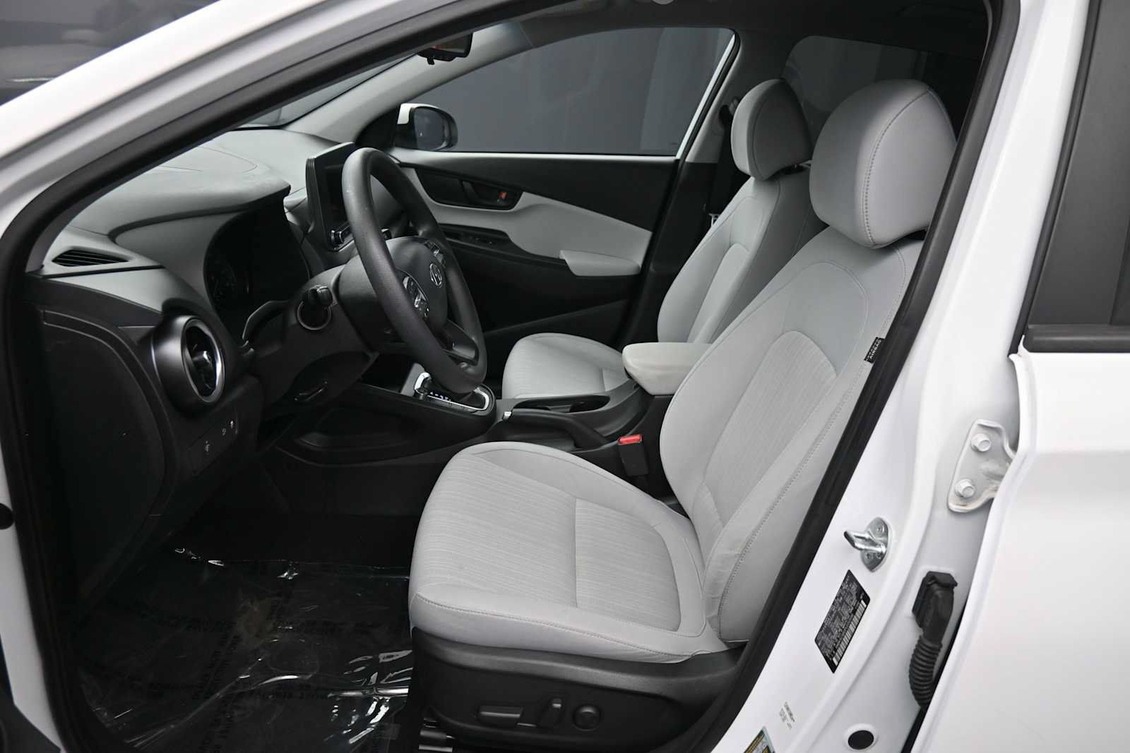 Certified 2023 Hyundai Kona SEL AWD/4WD image 17