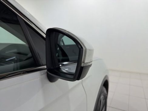 Used 2018 Volkswagen Tiguan SEL w/ 3rd Row Seat Package AWD/4WD image 26