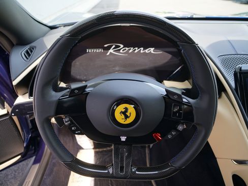 Used 2022 Ferrari Roma RWD image 17