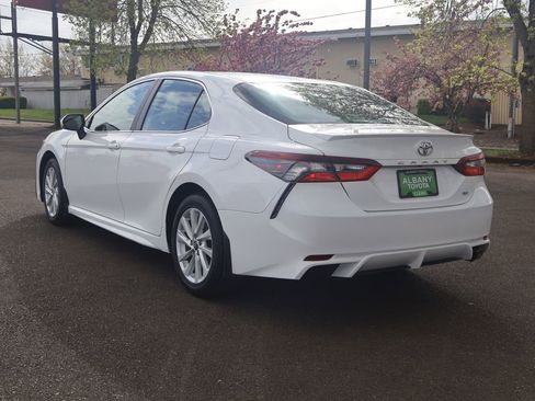 Used 2024 Toyota Camry SE FWD image 4