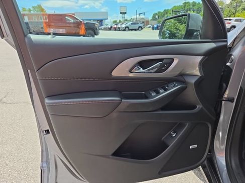 Used 2021 Chevrolet Traverse RS AWD/4WD image 11
