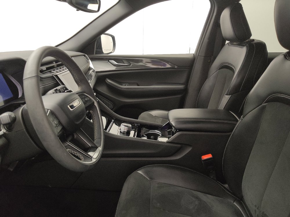 Used 2023 Jeep Grand Cherokee Altitude AWD/4WD image 17