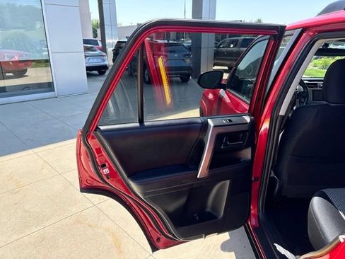 Used 2019 Toyota 4Runner SR5 AWD/4WD image 26
