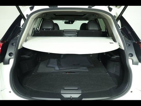 Used 2018 Nissan Rogue SL image 19