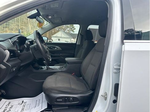 Used 2020 Chevrolet Traverse LT image 13