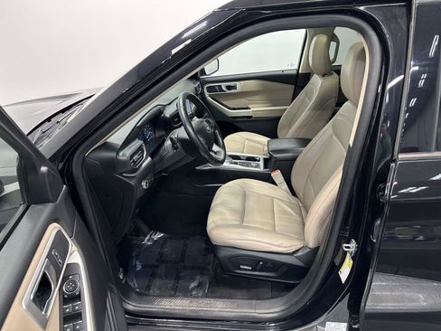 Used 2021 Ford Explorer XLT w/ Equipment Group 202A image 14