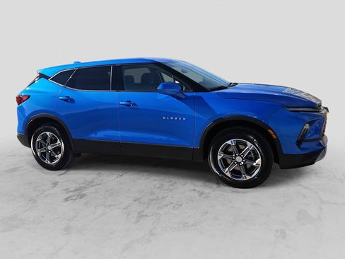 Used 2025 Chevrolet Blazer LT image 9