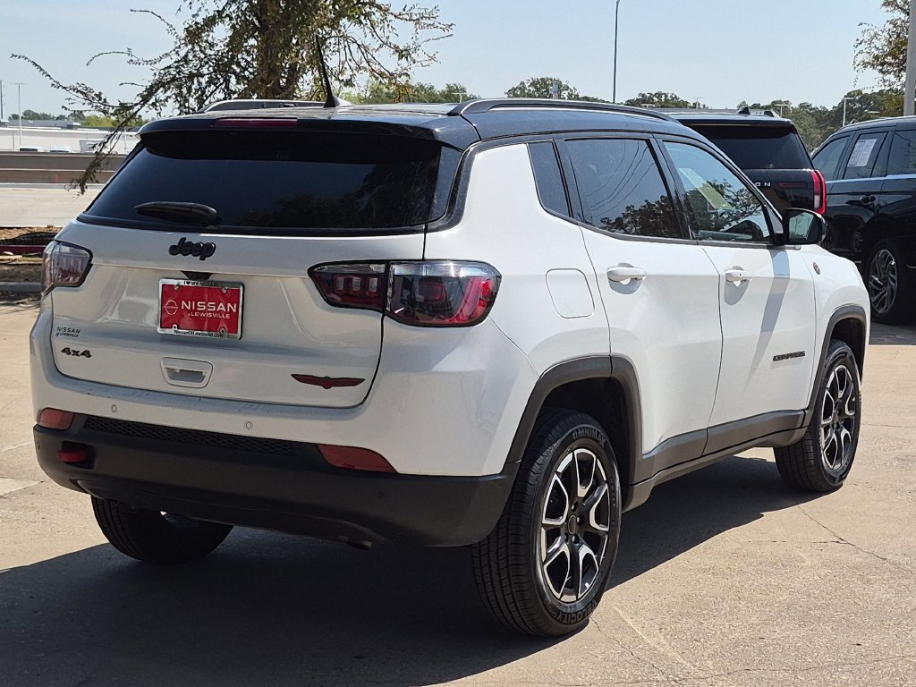 Used 2025 Jeep Compass Trailhawk AWD/4WD image 9