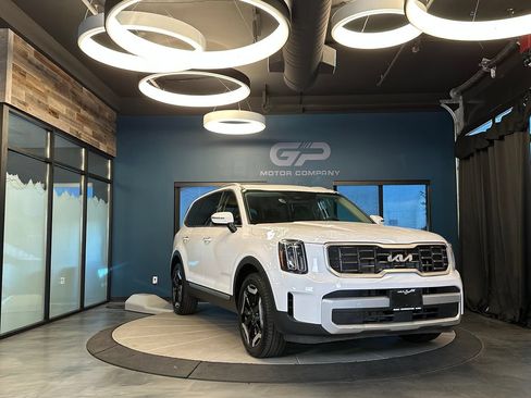 Used 2025 Kia Telluride S AWD/4WD image 1