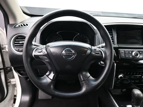 Used 2015 Nissan Pathfinder S image 14
