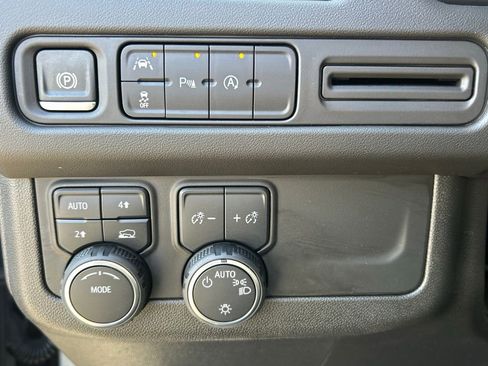 Used 2024 Chevrolet Tahoe LT AWD/4WD image 31