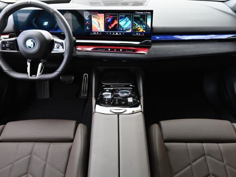 Used 2026 BMW i5 eDrive40 w/ M Sport Package image 13