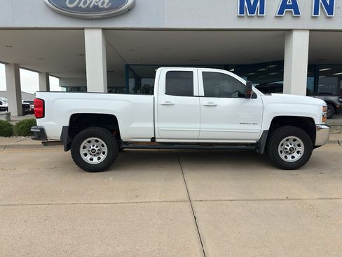 Used 2018 Chevrolet Silverado 2500 LT AWD/4WD image 3