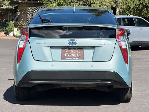 Used 2017 Toyota Prius Three image 5