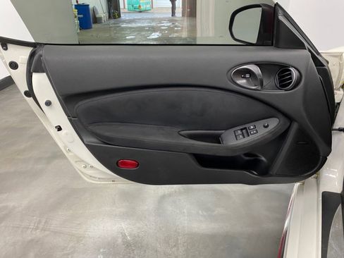 Used 2016 Nissan 370Z NISMO RWD image 39