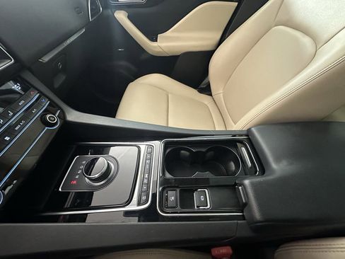 Used 2020 Jaguar F-PACE Premium image 42