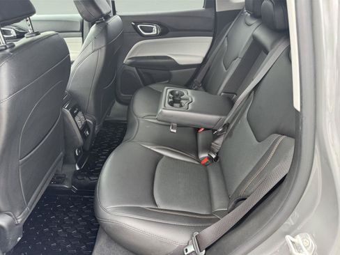 Used 2022 Jeep Compass Limited AWD/4WD image 12