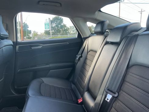 Used 2017 Ford Fusion SE w/ Equipment Group 201A FWD image 24
