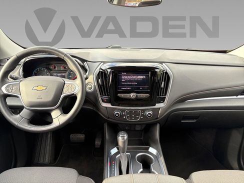 Used 2020 Chevrolet Traverse LT image 3